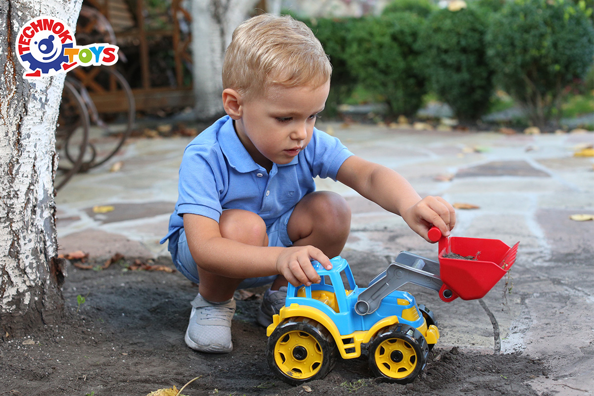Маленький веселий трактор Іграшка ТехноК фото 3