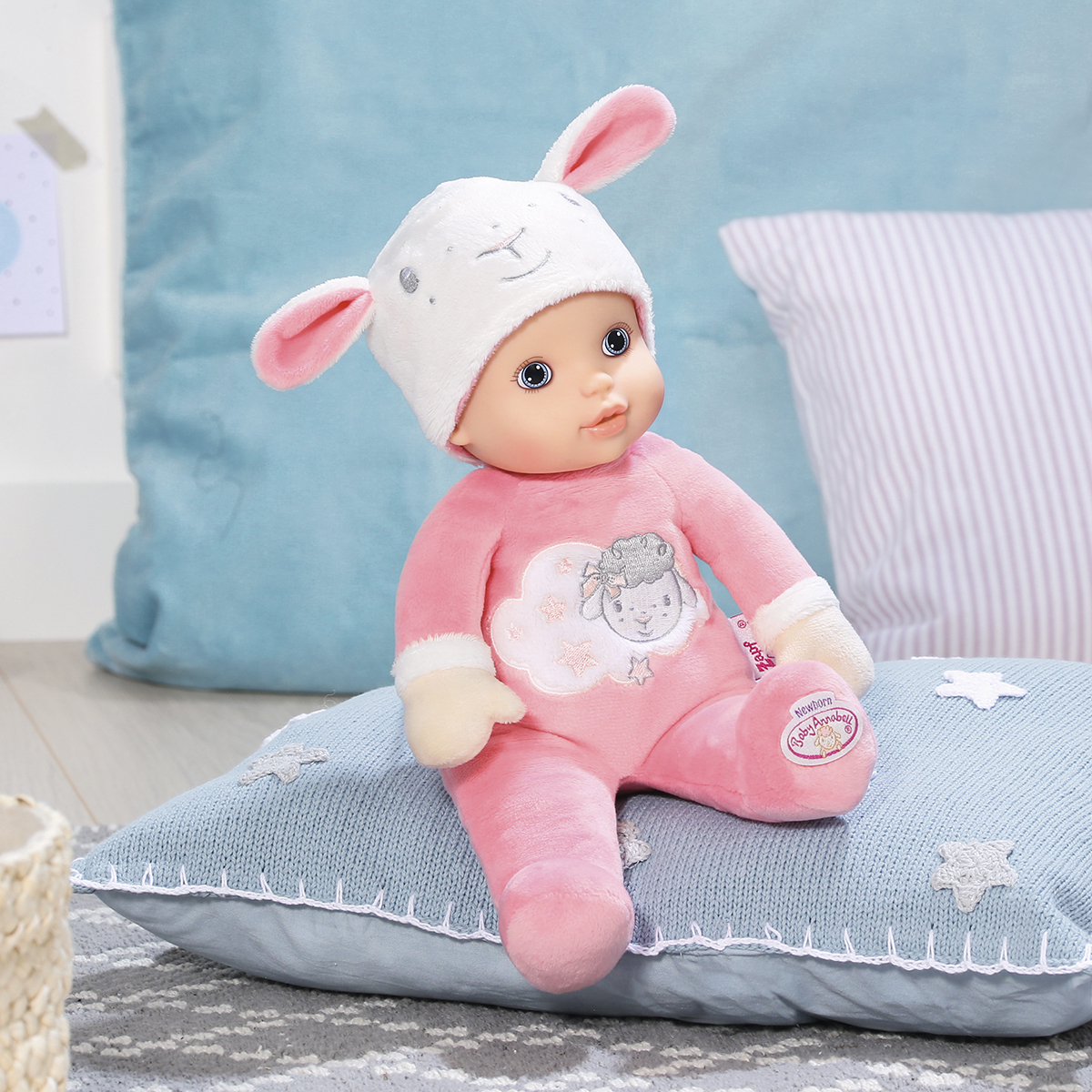 Фото6 Кукла NEWBORN BABY ANNABELL - НЕЖНАЯ МАЛЫШКА (30 см, с погремушкой внутри) Каталог