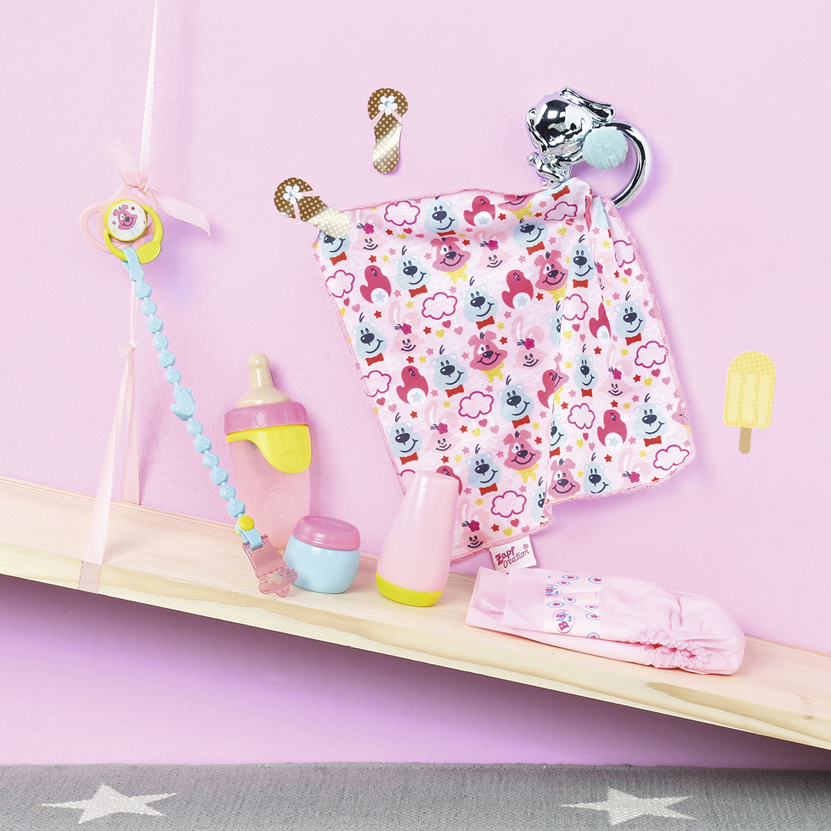 Фото6 Набор аксессуаров для куклы BABY BORN -  ЗАБОТА О МАЛЫШЕ (бутыл., подгузн., пустышка,игр.-одеяльце) Каталог