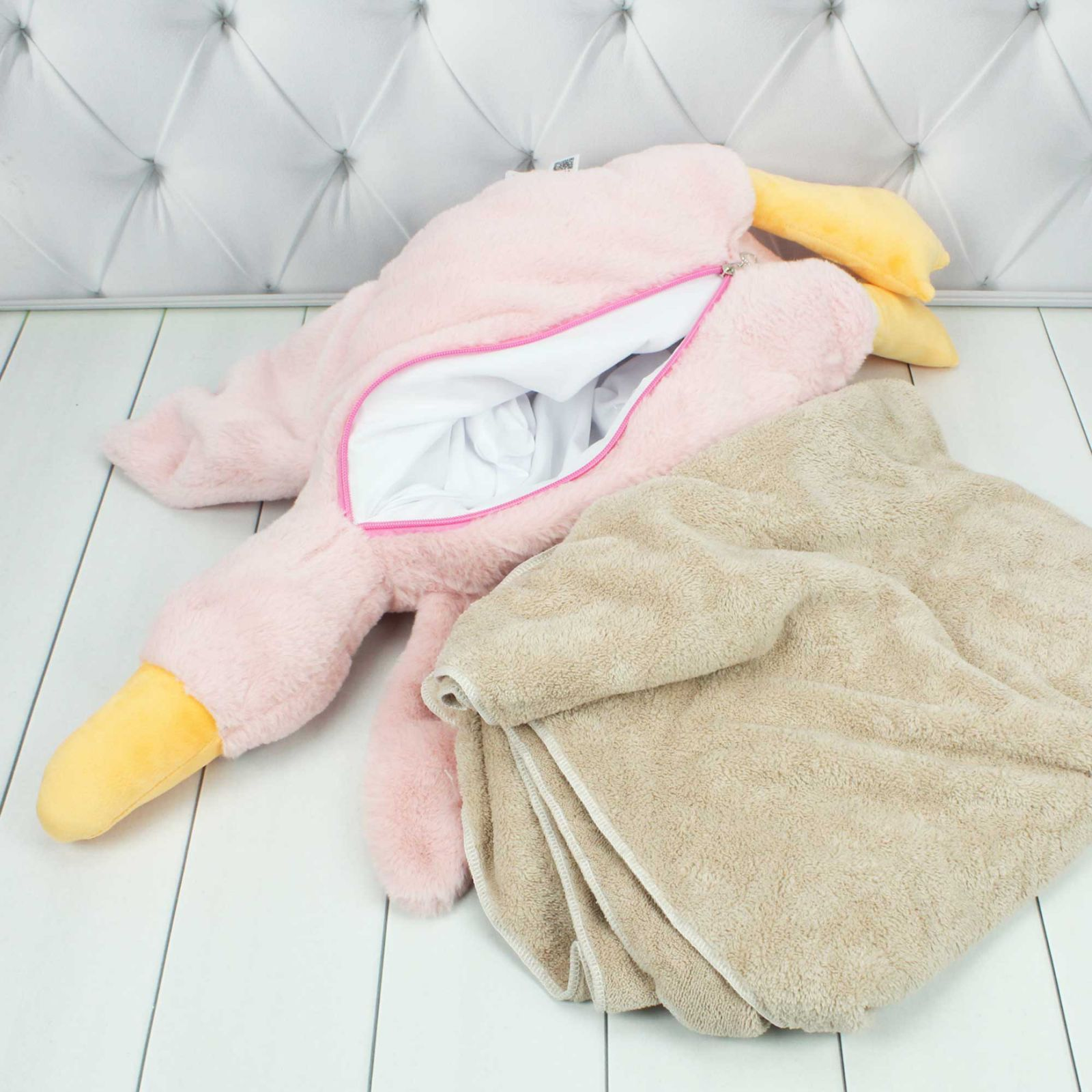 Іграшка Гусь обіймусь з пледом рожевий фото